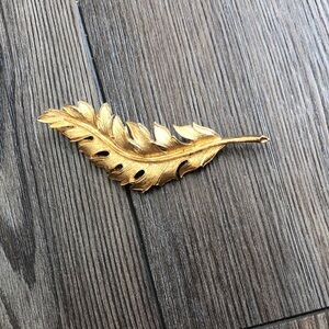 Vintage 1961 Coro feather brooch